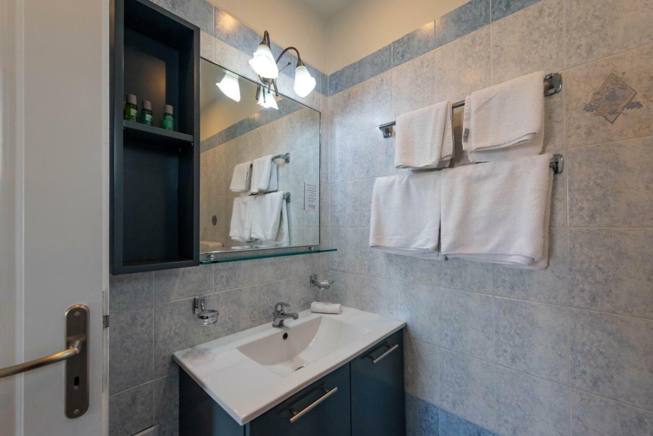 חראני Theoxenia Hotel Apartments מראה חיצוני תמונה