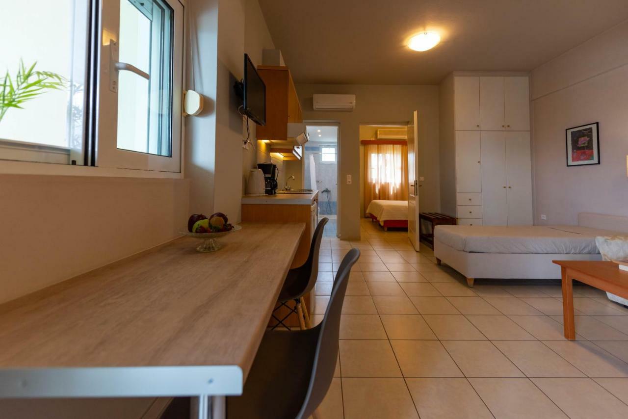 חראני Theoxenia Hotel Apartments מראה חיצוני תמונה